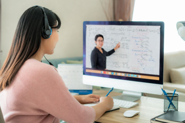 Jasa-TOEFL-Bahasa-Inggris-Online-untuk-Mendukung-Kebutuhan-Kerja-dan-Kuliah